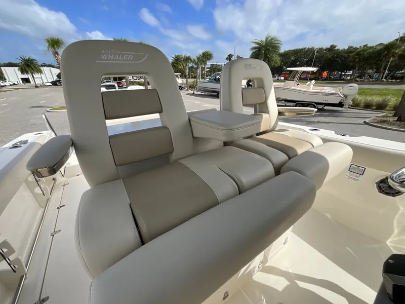 Slide: The Image of Boston Whaler 330 Outrage 2026 - 22