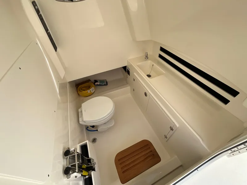Slide: The Image of Boston Whaler 330 Outrage 2026 - 25