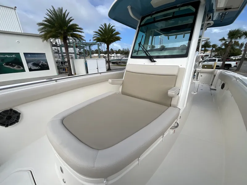Slide: The Image of Boston Whaler 330 Outrage 2026 - 27