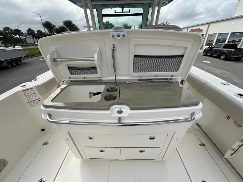 Slide: The Image of Boston Whaler 330 Outrage 2026 - 30