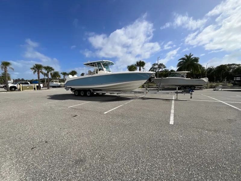 Slide: The Image of Boston Whaler 330 Outrage 2026 - 32