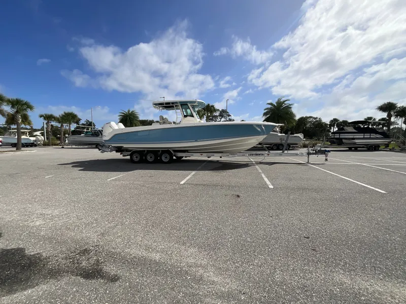 Slide: The Image of Boston Whaler 330 Outrage 2026 - 33