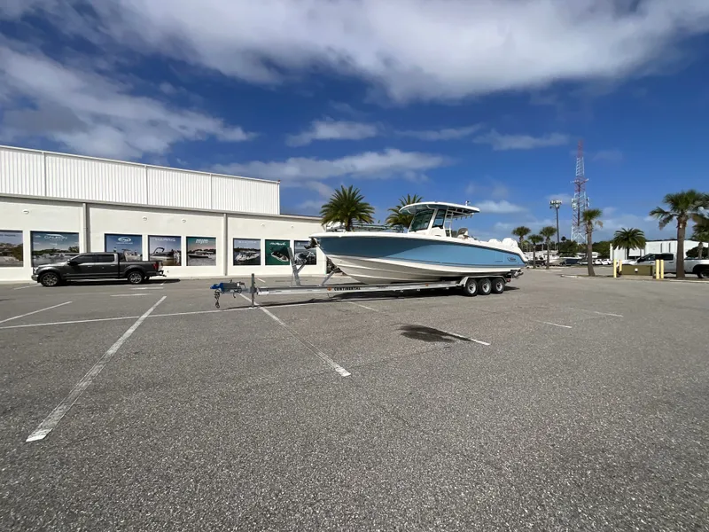 Slide: The Image of Boston Whaler 330 Outrage 2026 - 35