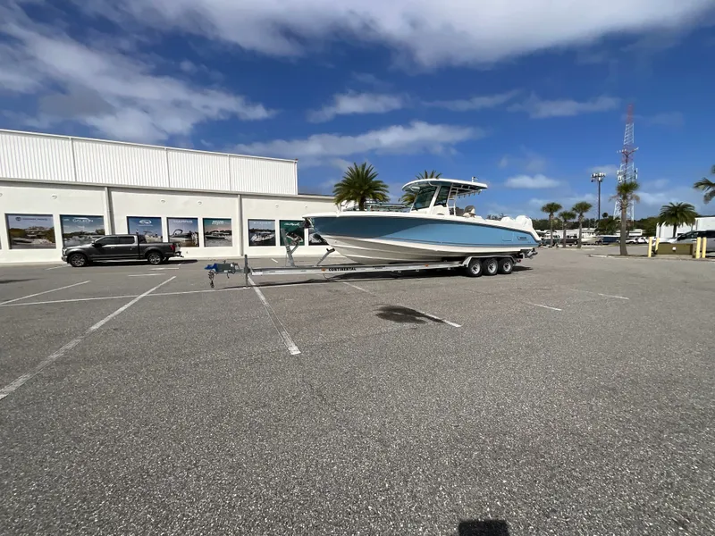 Slide: The Image of Boston Whaler 330 Outrage 2026 - 37
