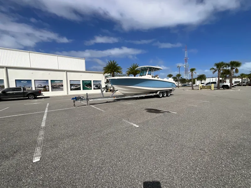 Slide: The Image of Boston Whaler 330 Outrage 2026 - 38