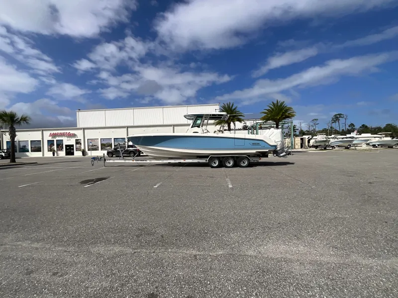 Slide: The Image of Boston Whaler 330 Outrage 2026 - 40