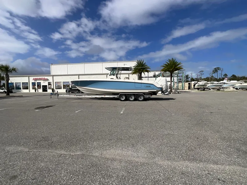 Slide: The Image of Boston Whaler 330 Outrage 2026 - 41