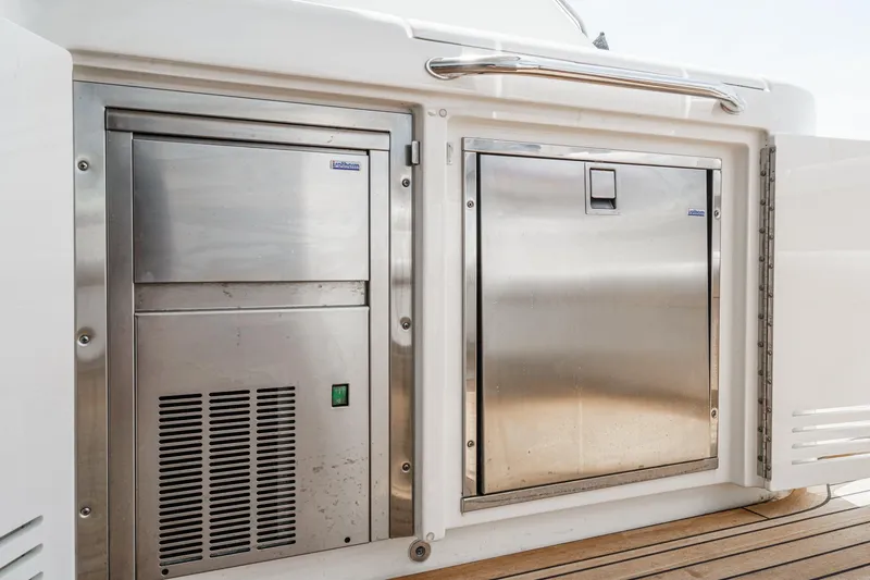 Slide: The Image of Stainless steel appliances on 2014 Sea Ray 540 Sundancer yacht deck. - 28