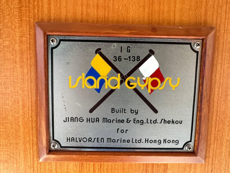 Slide: The Image of Plaque of 1996 Island Gypsy 36 Aft Cabin, built by Jiang Hua Marine, Halvorsen Marine. - 28