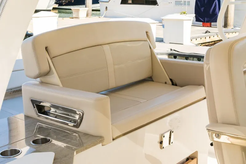 Slide: The Image of Boston Whaler 350 Realm 2026 - 20