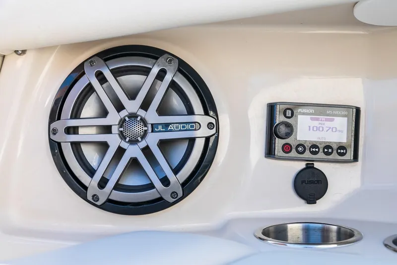 Slide: The Image of Boston Whaler 350 Realm 2026 - 25