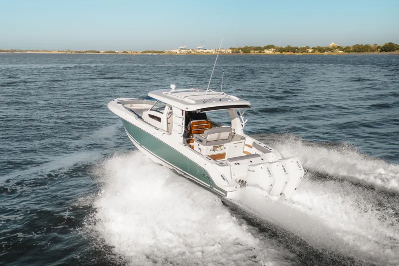 Slide: The Image of Boston Whaler 350 Realm 2026 - 32