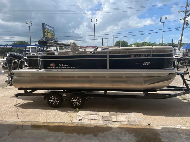 Slide: The Image of Sun Tracker SF 20 DLX 2024 - 6