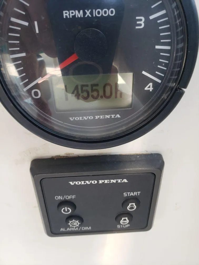 Slide: The Image of Volvo Penta RPM gauge and control panel on Nautitech 46 Fly, 2017 model. - 25