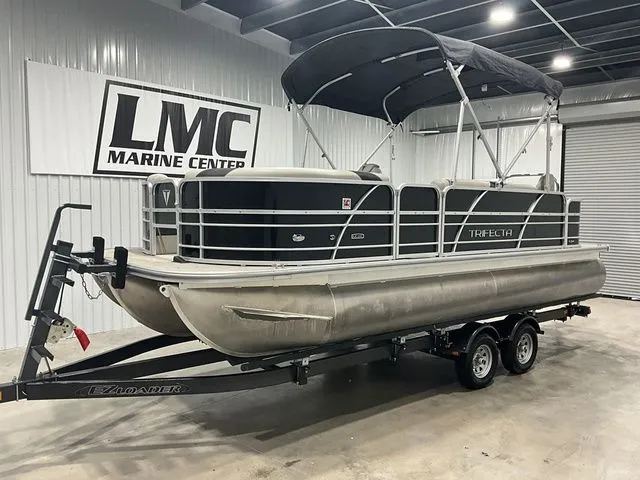 Slide: The Image of Trifecta 22TRFC LE 2022 - 1