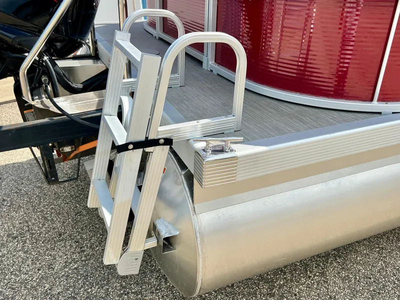 Slide: The Image of 2023 Bennington 20 SVSR pontoon boat with aluminum ladder and red paneling. - 4
