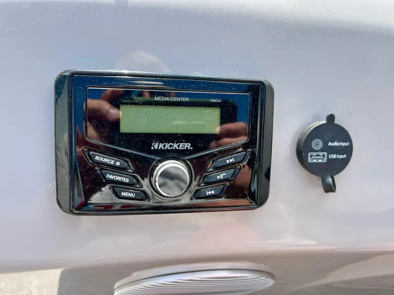 Slide: The Image of Kicker media center and audio input on 2023 Bennington 20 SVSR boat. - 9