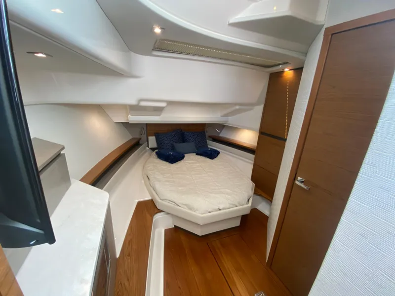 Slide: The Image of Cabin Profile - 20