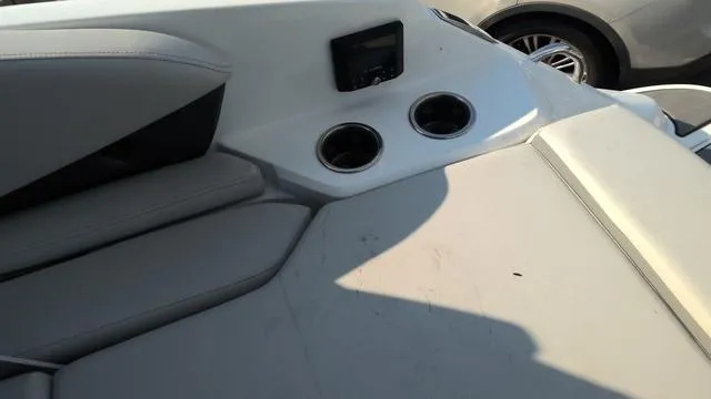 Slide: The Image of Hurricane SunDeck 2600 OB 2024 - 13