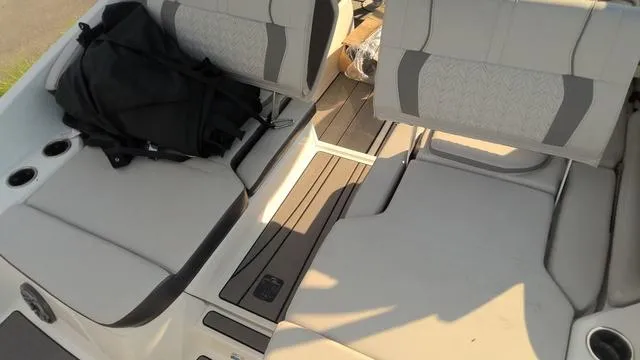 Slide: The Image of Hurricane SunDeck 2600 OB 2024 - 5