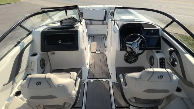 Slide: The Image of Hurricane SunDeck 2600 OB 2024 - 6