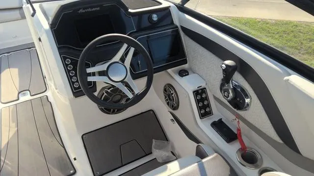 Slide: The Image of Hurricane SunDeck 2600 OB 2024 - 7