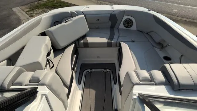 Slide: The Image of Hurricane SunDeck 2600 OB 2024 - 9