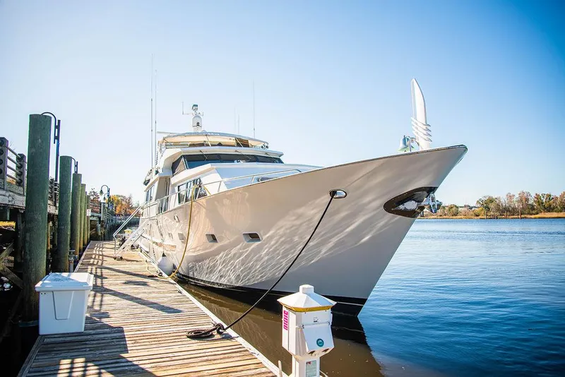 The Image of Broward 85 Raised Pilothouse 1989 - undefined