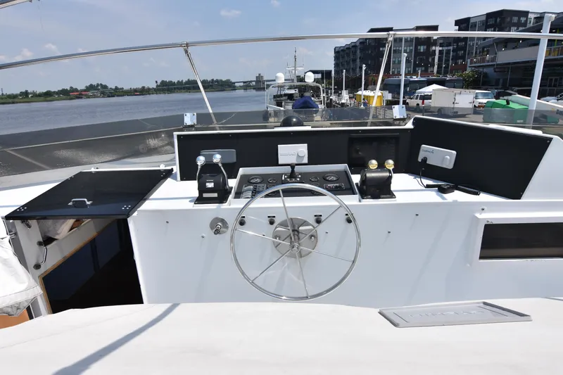 Slide: The Image of Broward 85 Raised Pilothouse 1989 - 12