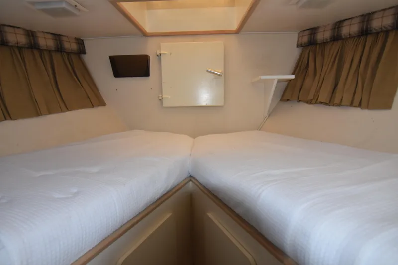 Slide: The Image of Broward 85 Raised Pilothouse 1989 - 27