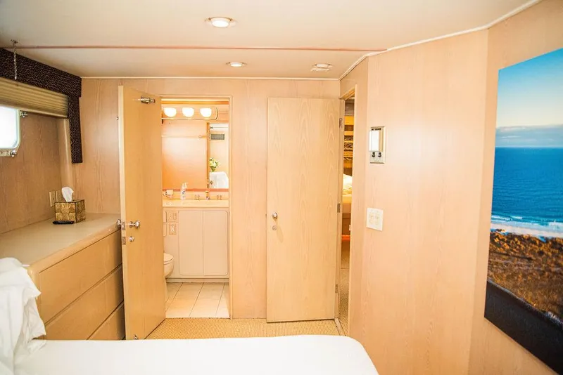 Slide: The Image of Interior of 1989 Broward 85 Raised Pilothouse yacht. - 48