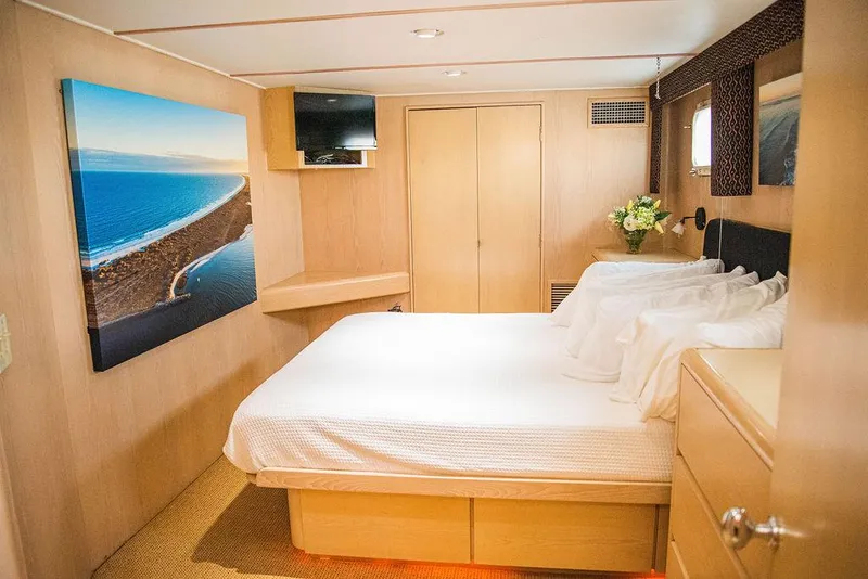 Slide: The Image of Broward 85 Raised Pilothouse 1989 - 50