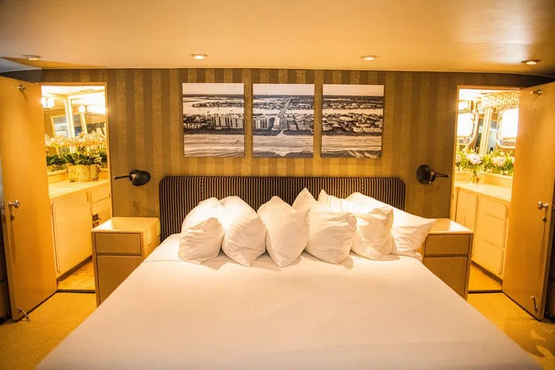 Slide: The Image of Broward 85 Raised Pilothouse 1989 - 56