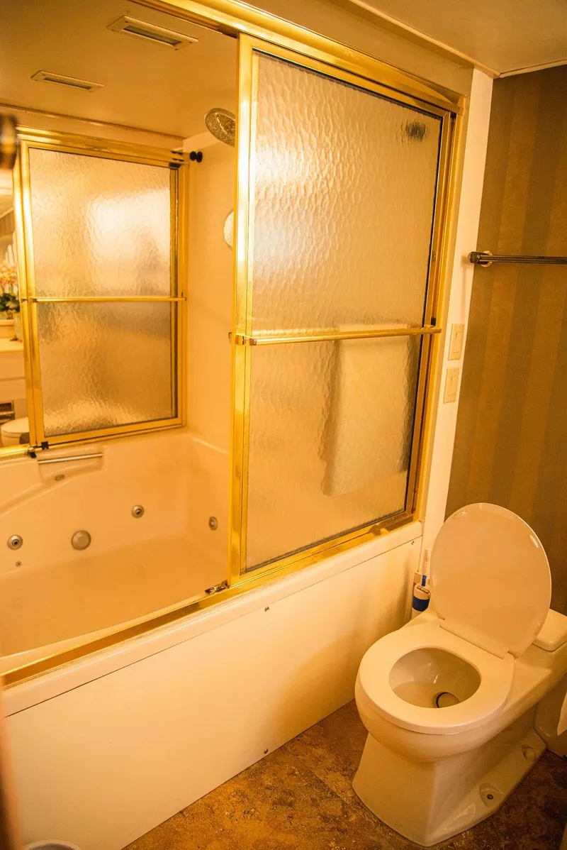 Slide: The Image of Broward 85 Raised Pilothouse 1989 - 62