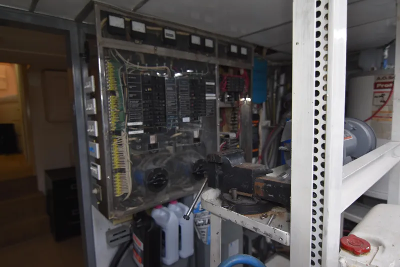 Slide: The Image of Broward 85 Raised Pilothouse 1989 - 64