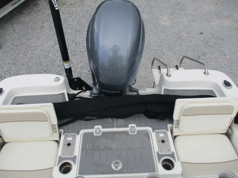 Slide: The Image of 2015 NauticStar 224 boat stern with outboard motor and seating. - 7