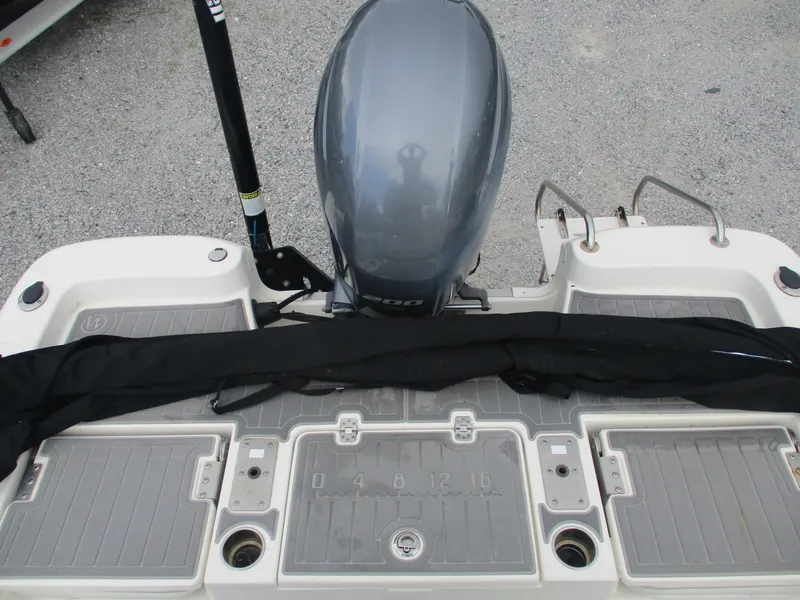 Slide: The Image of 2015 NauticStar 224 boat with outboard motor and swim platform. - 8