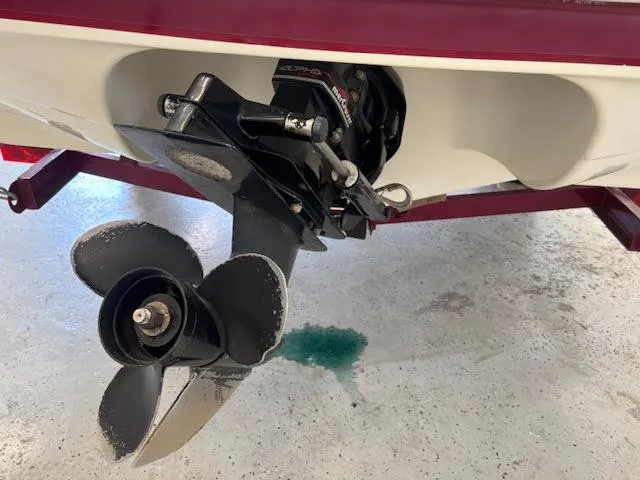 Slide: The Image of Propeller and stern of a 2000 Rinker Captiva 212 boat. - 4