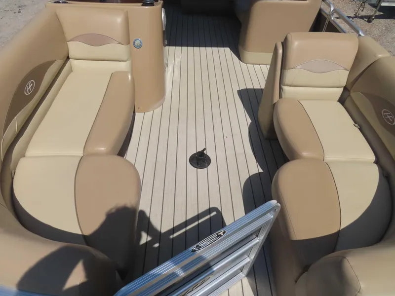 Slide: The Image of Harris Cruiser 220 2015 - 15