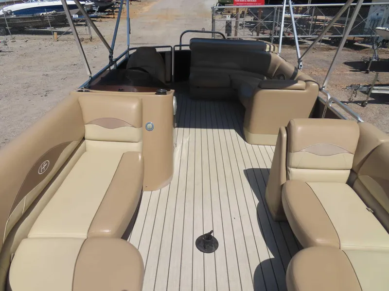 Slide: The Image of Harris Cruiser 220 2015 - 16