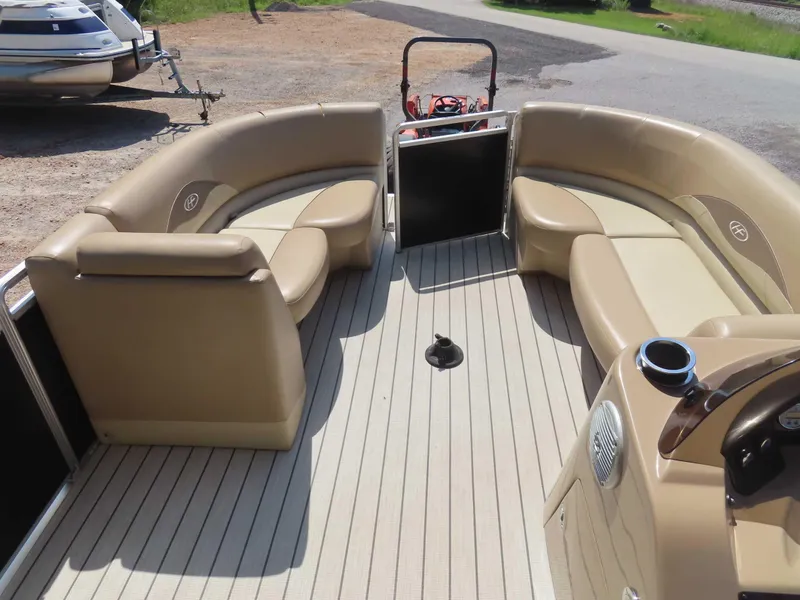 Slide: The Image of Harris Cruiser 220 2015 - 17