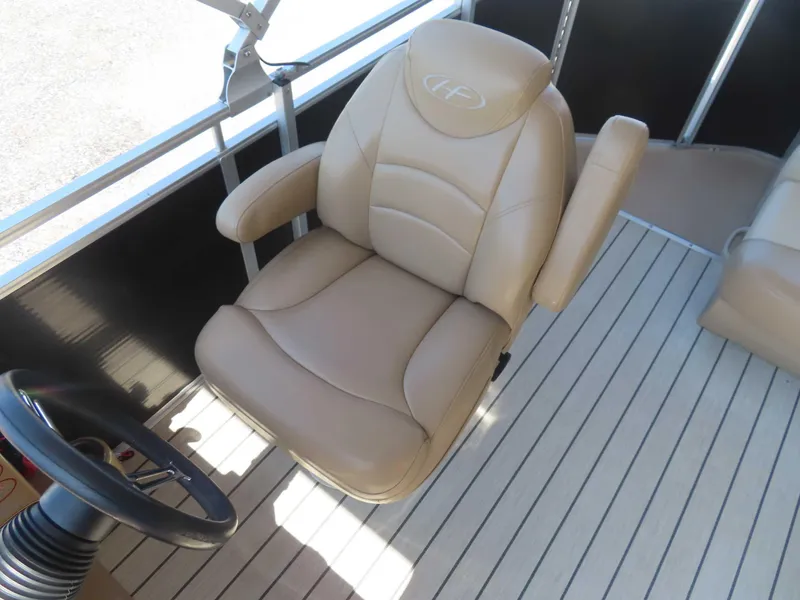 Slide: The Image of Harris Cruiser 220 2015 - 19