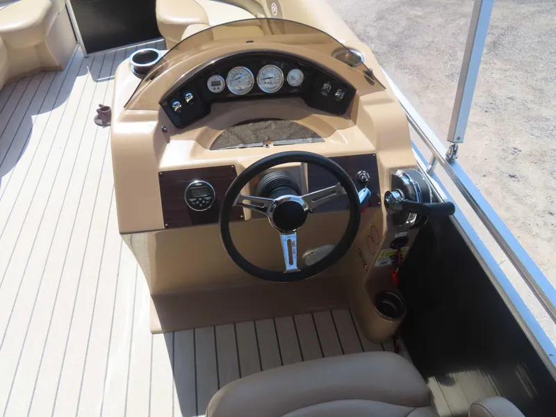 Slide: The Image of Harris Cruiser 220 2015 - 20