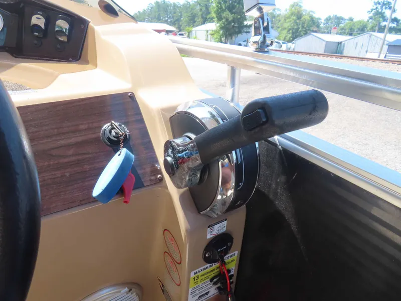 Slide: The Image of Harris Cruiser 220 2015 - 25