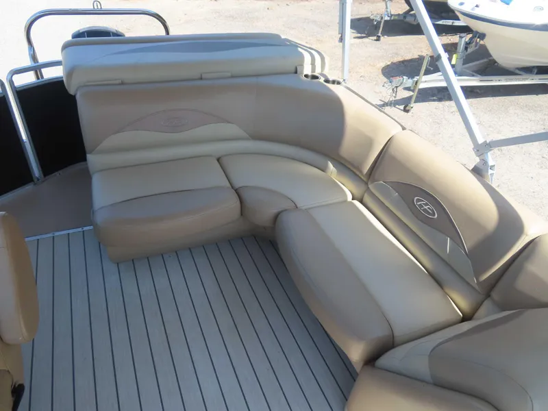 Slide: The Image of Harris Cruiser 220 2015 - 27