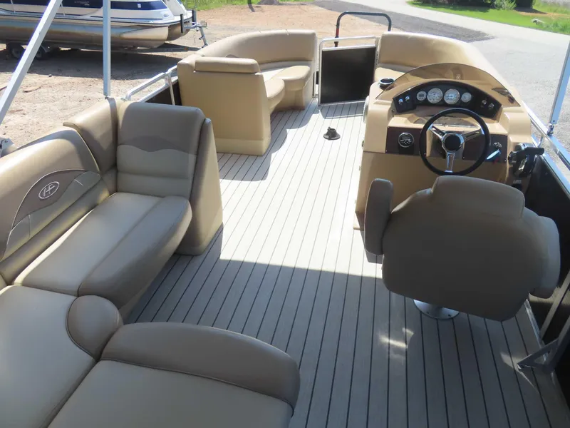 Slide: The Image of Harris Cruiser 220 2015 - 29