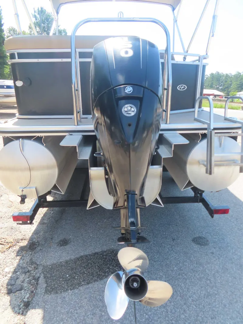 Slide: The Image of Harris Cruiser 220 2015 - 6