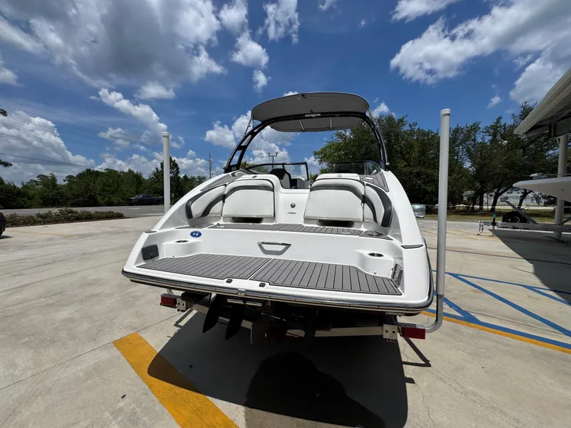 Slide: The Image of 2015 Yamaha Boats AR240 HO on trailer, rear view, sunny day, blue sky, parking lot. - 14