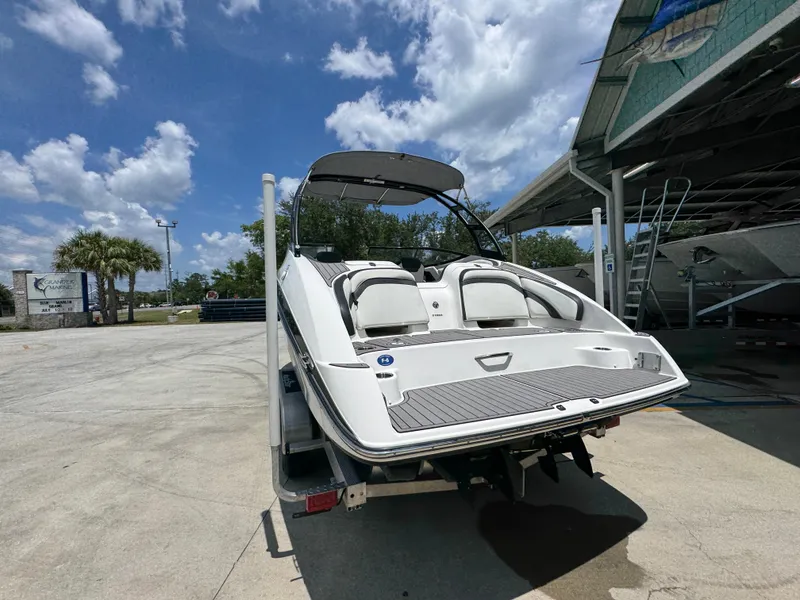 Slide: The Image of 2015 Yamaha Boats AR240 HO on trailer under blue sky. - 16