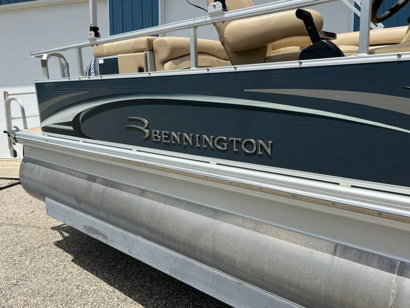 Slide: The Image of 2008 Bennington R25 pontoon boat with beige seating and sleek design. - 5